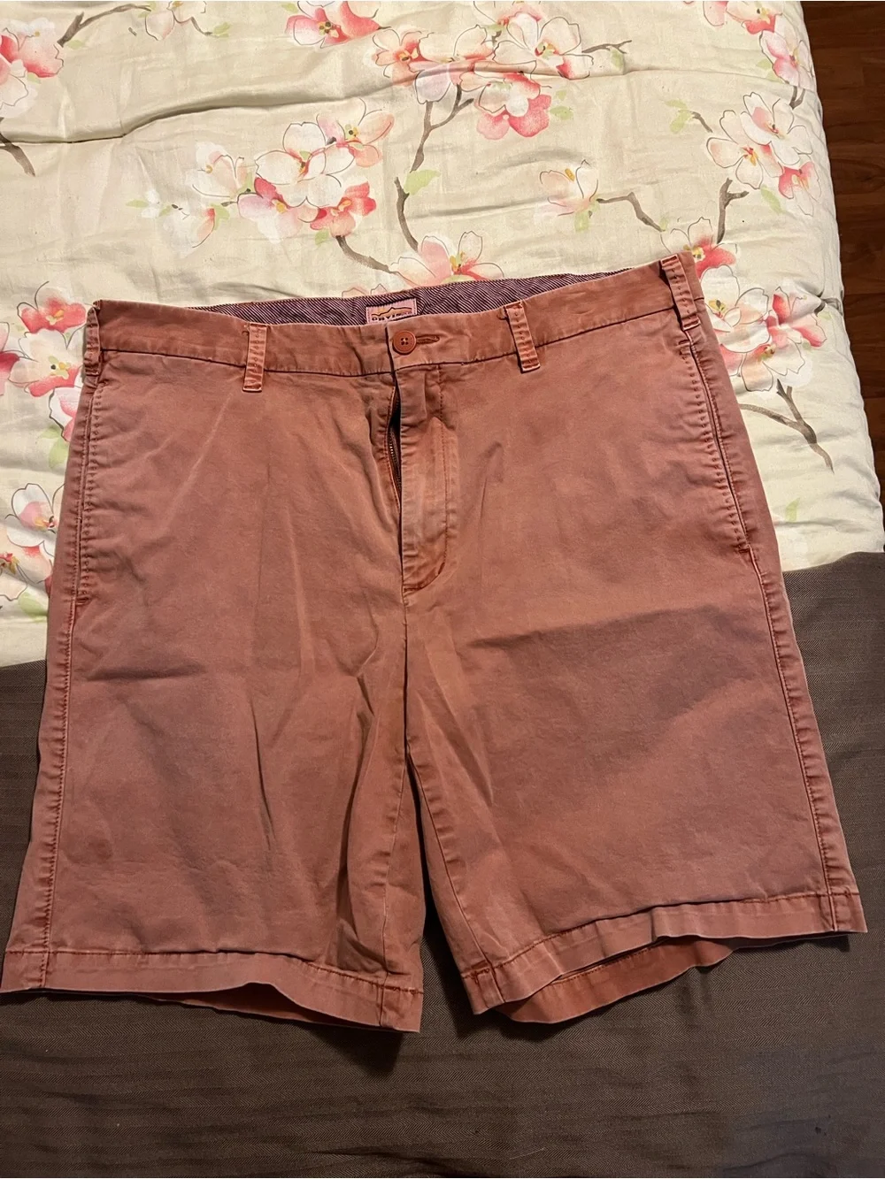 Men's Orvis Casual Shorts Size 38 in Dusty Rose Color